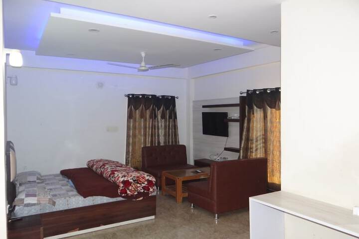 Room 8 of 18