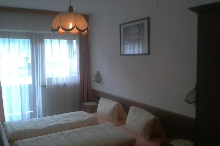 Room 16 of 16