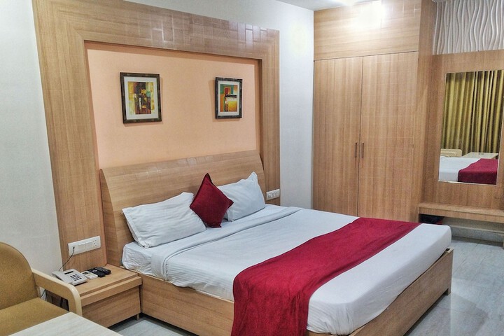 Room 10 of 29