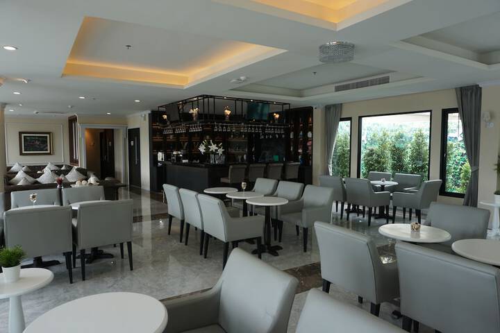 Lounge 110 of 150