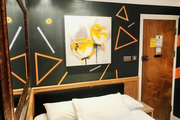 Room 13 of 106