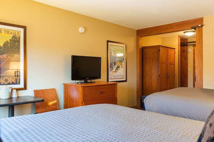 1 Queen Bed (9 of 14)
