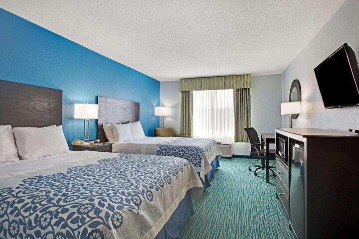 2 Queen Beds Accessible (1 of 6)
