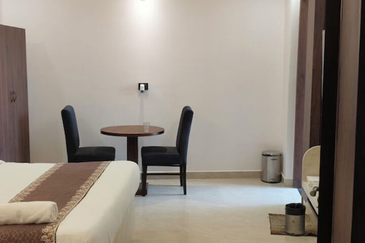 Room 33 of 118
