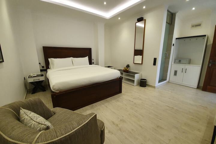 Room 7 of 24