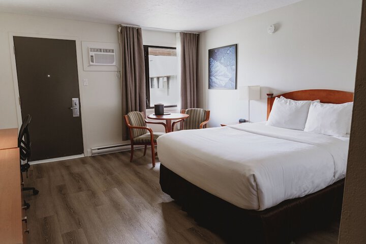 Room 33 of 120