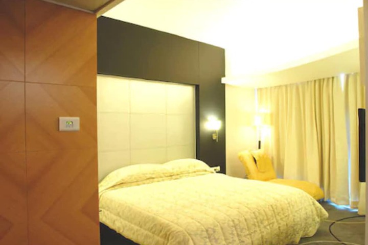 Room 8 of 35