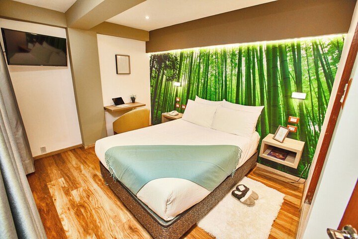 Room 11 of 28