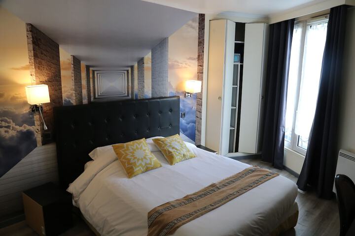 Room 8 of 33