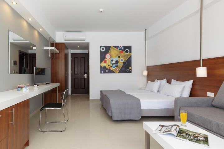 Room 14 of 35