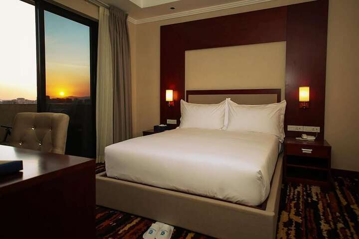 Room 9 of 33