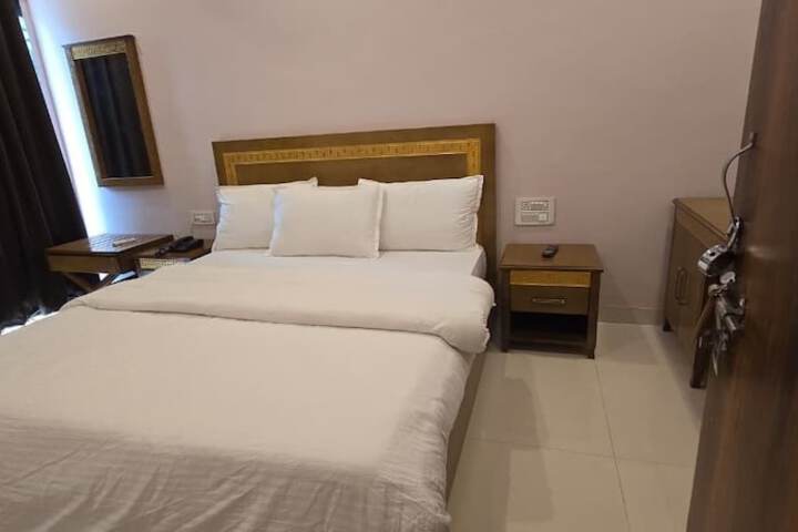 Room 25 of 40