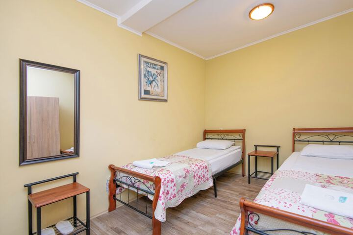 Room 12 of 18