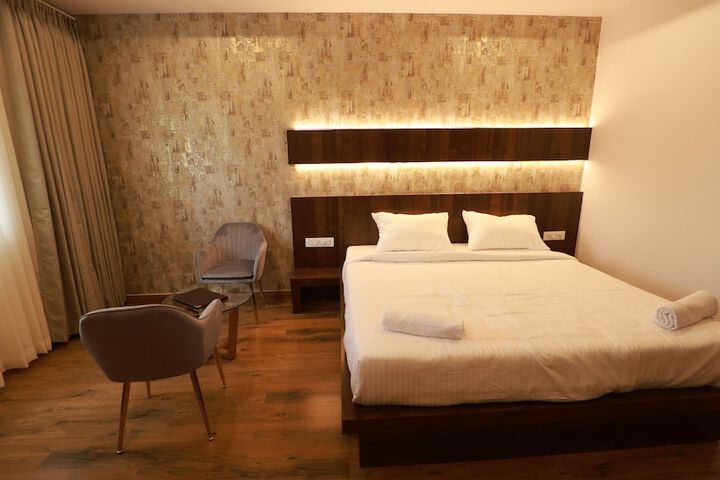 Room 8 of 22