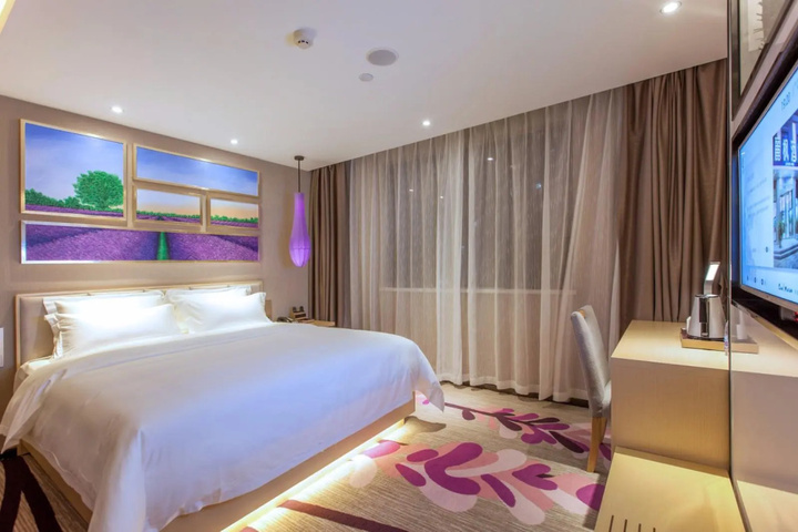 Room 2 of 9