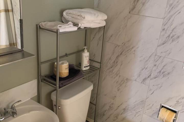 Bathroom sink