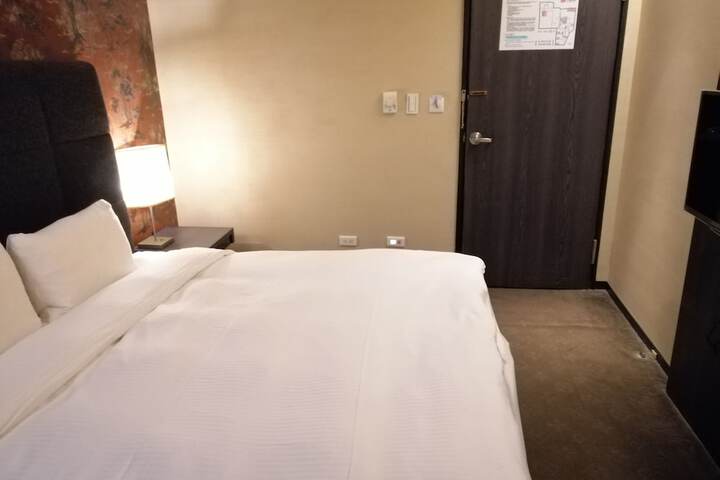 Room 19 of 106