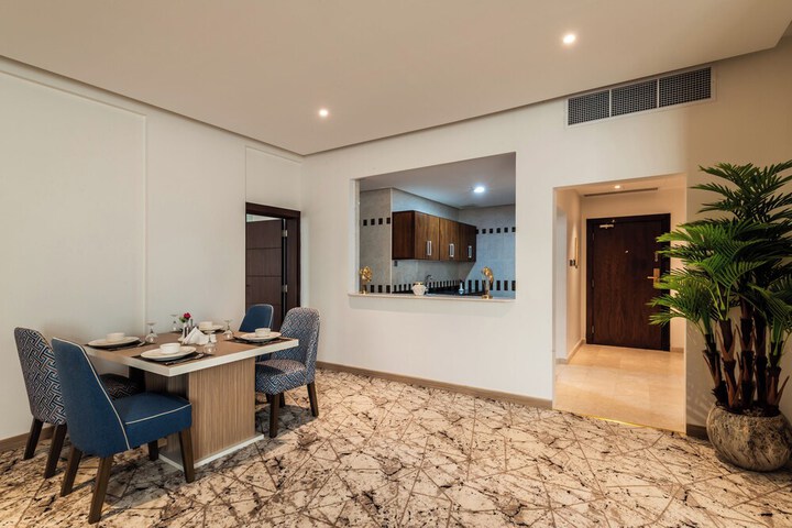 Room 25 of 48