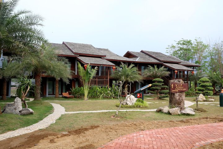 Hotel Exterior 74 of 87