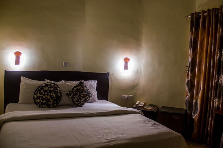 Room 25 of 58
