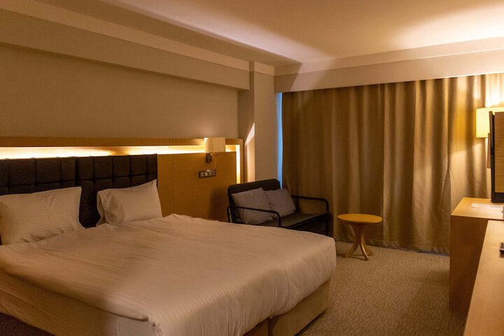 Room 10 of 26