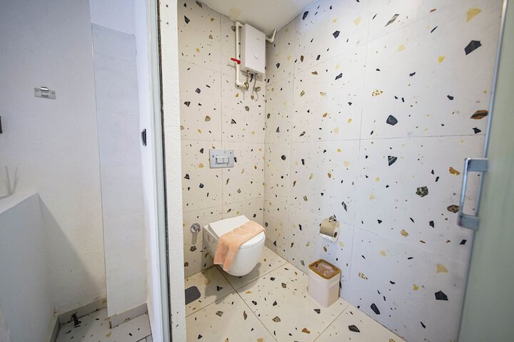 Room 33 of 48