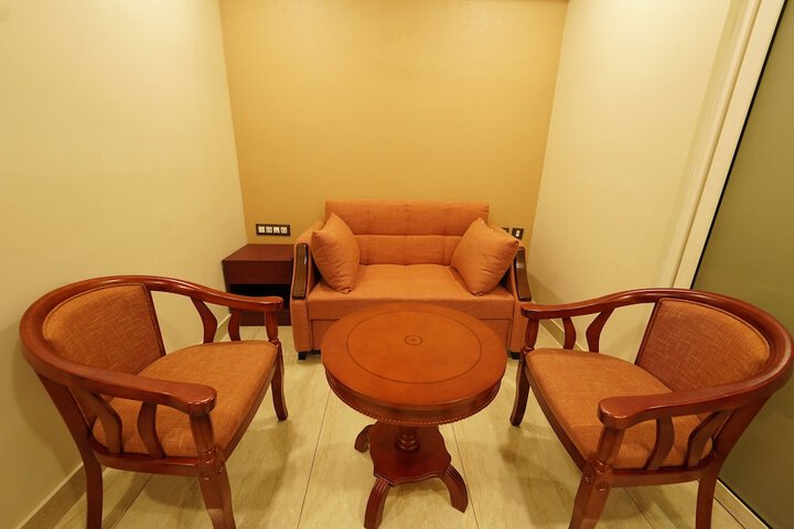 Room 5 of 7