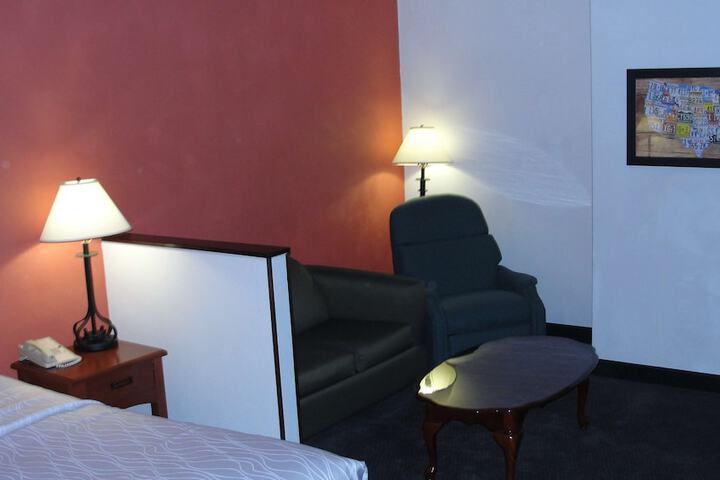 1 King Bed Microwave and Refrigerator WiFi Continental Breakfast (6 of 19)
