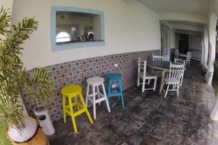 Lounge 30 of 48