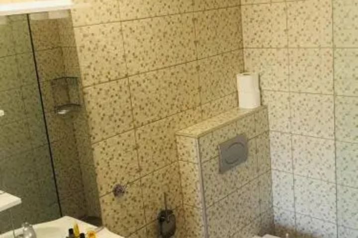 Room 8 of 23