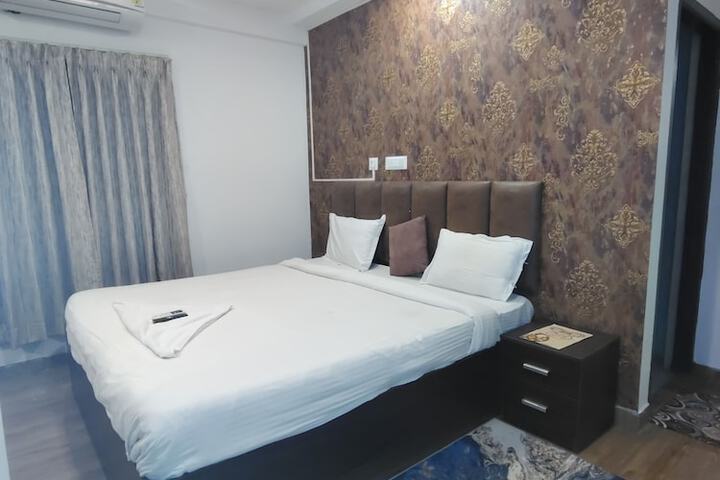 Room 20 of 33