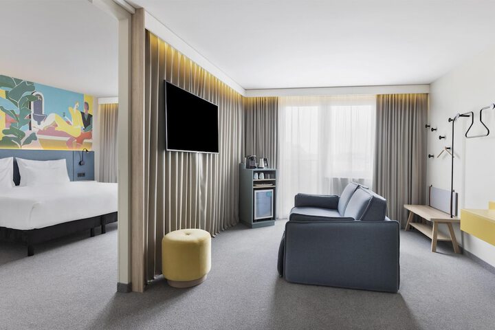 Room 48 of 100