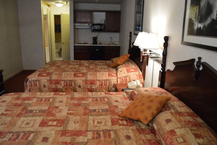 2 Queen Beds (6 of 18)