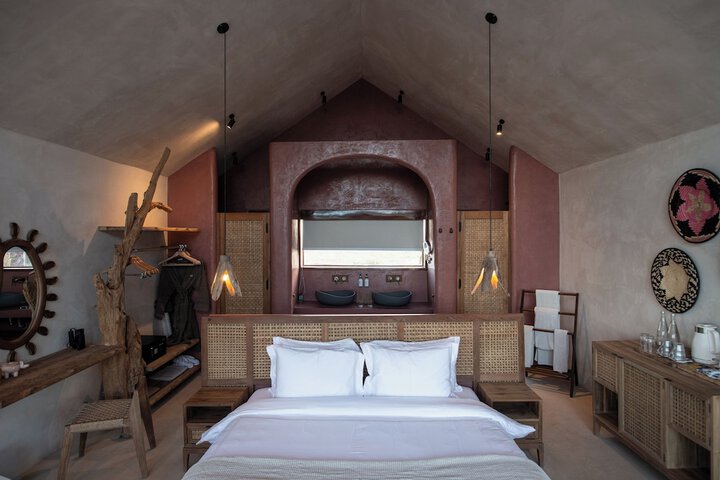 Room 10 of 136