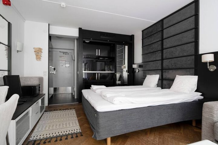 Room 105 of 865