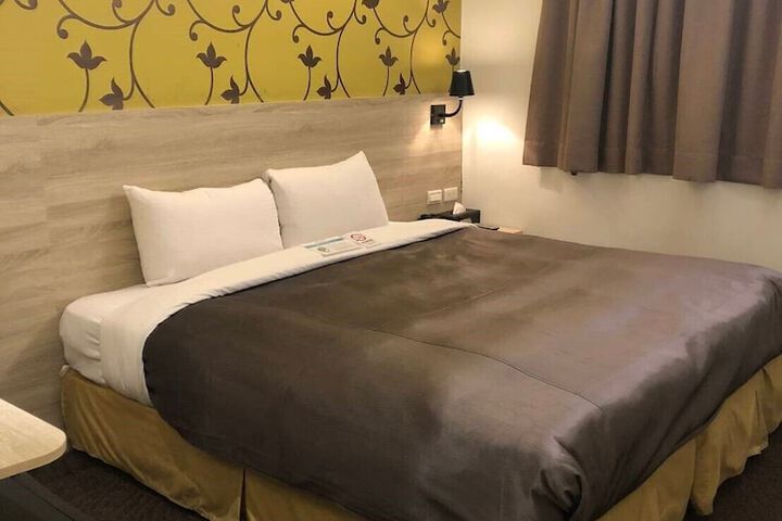 Room 28 of 69