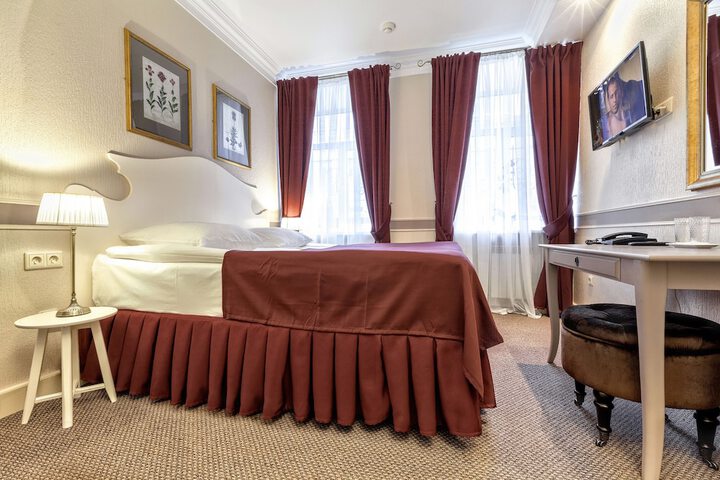 Room 4 of 23