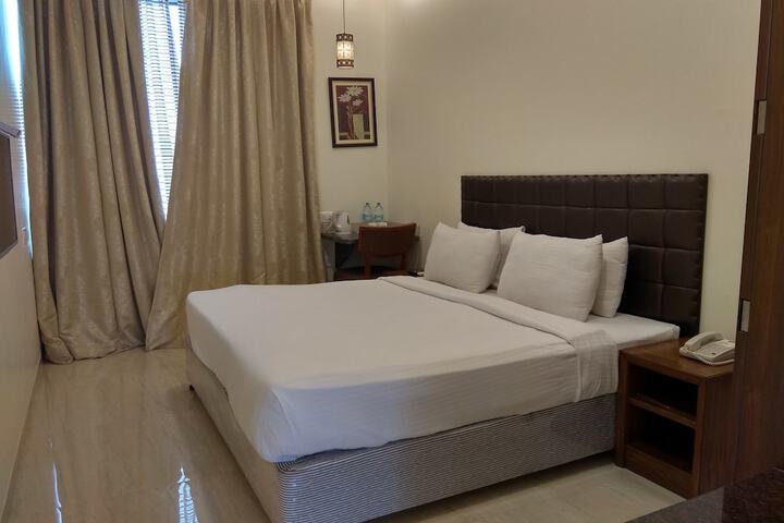 Room 4 of 40
