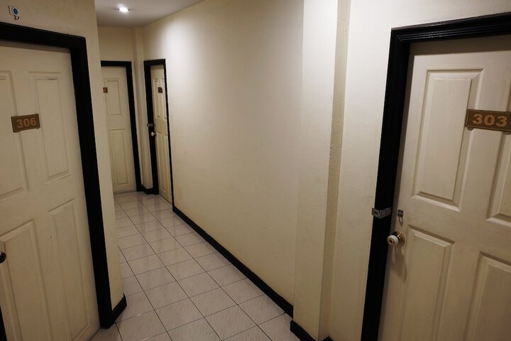 Ballroom/Hall 13 of 18
