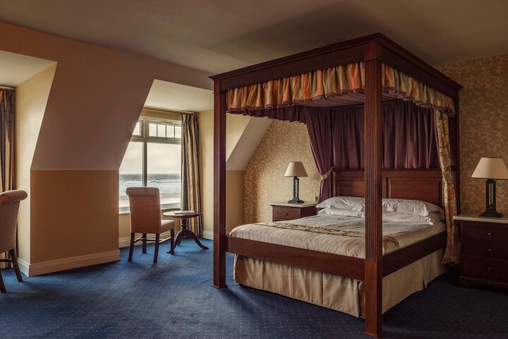 Room 27 of 67