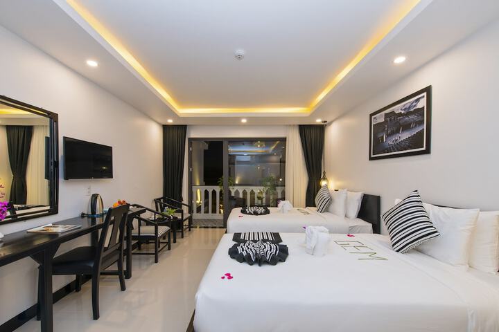Room 52 of 143