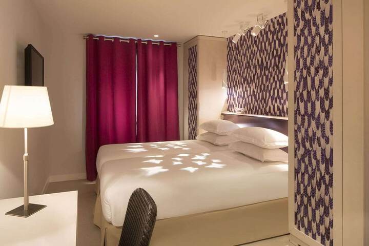 Room 42 of 106