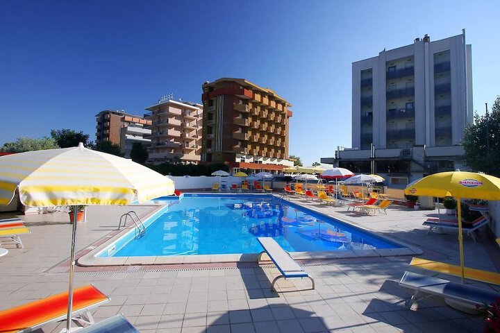Pool Hotel