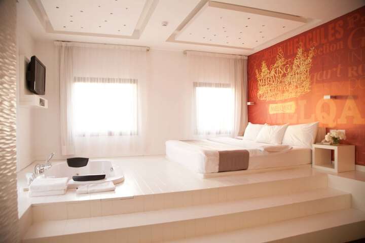 Room 16 of 54