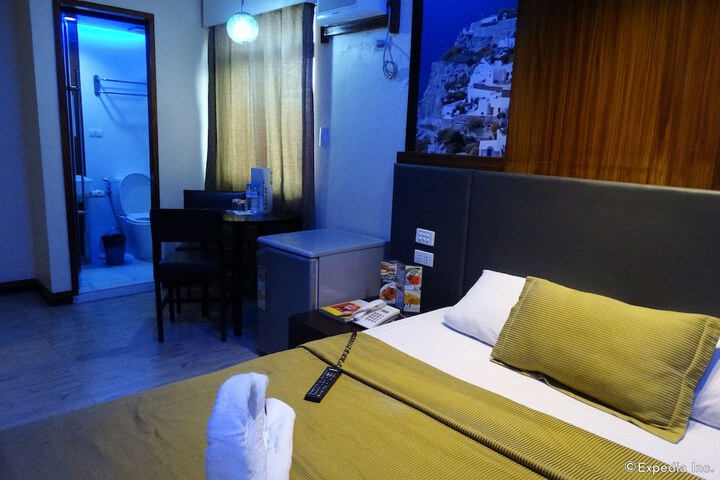 Room 44 of 104