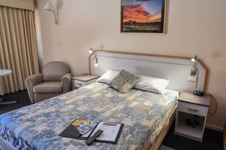 Room 6 of 77
