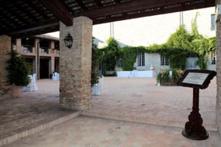 Hotel Exterior 14 of 46