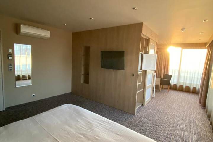 Room 6 of 56