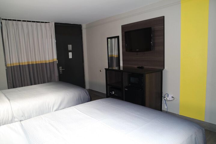 Room 16 of 32