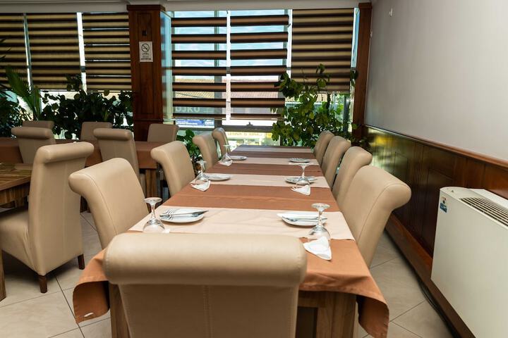 Dining 13 of 18